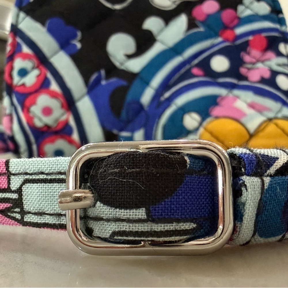 Vera Bradley Disney Mickey Mouse Zip Paisley Carson Cellphone Crossbody Bag - Picture 8 of 9